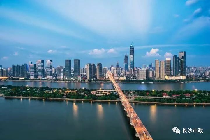 以城市，見(jiàn)未來(lái)；與城市，共成長(cháng)