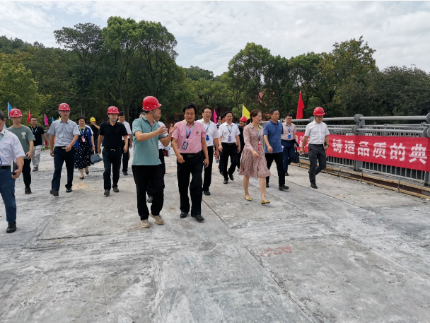 市政要聞 | 湖南工商大學(xué)黨委書(shū)記陳曉紅院士、長(cháng)沙市公共工程建設中心總工劉學(xué)武帶隊赴湖南工商大學(xué)跨桐梓坡路過(guò)街天橋項目考察調研